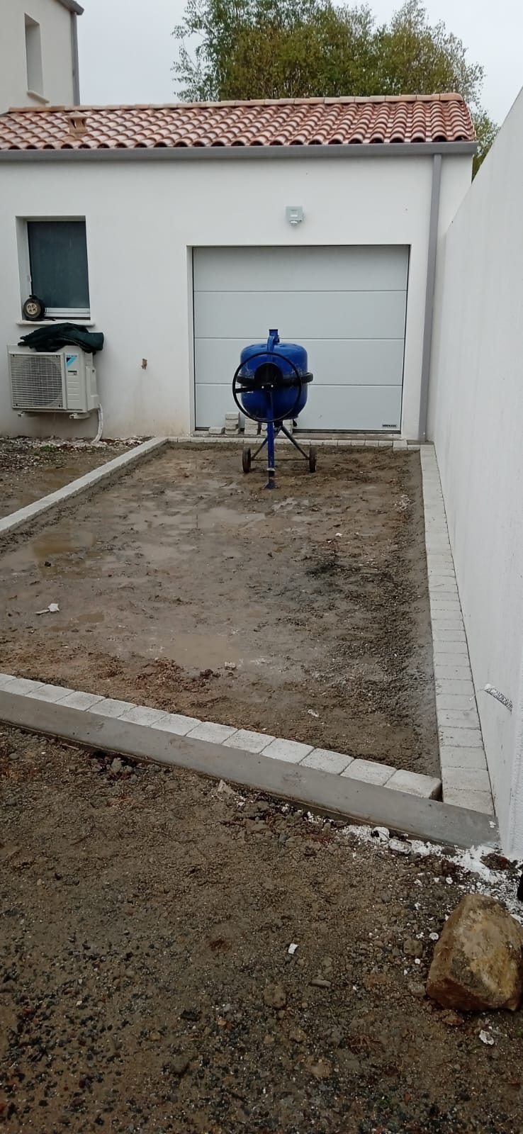 Préparation d'un accès en béton poreux à La Rochelle